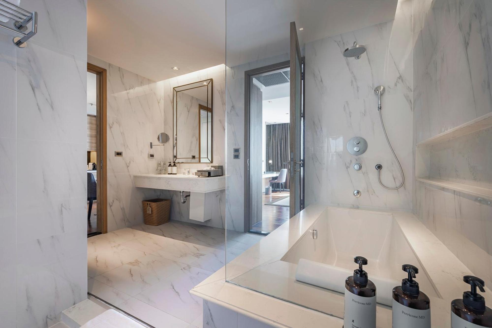 Junior Suite King with Balcony